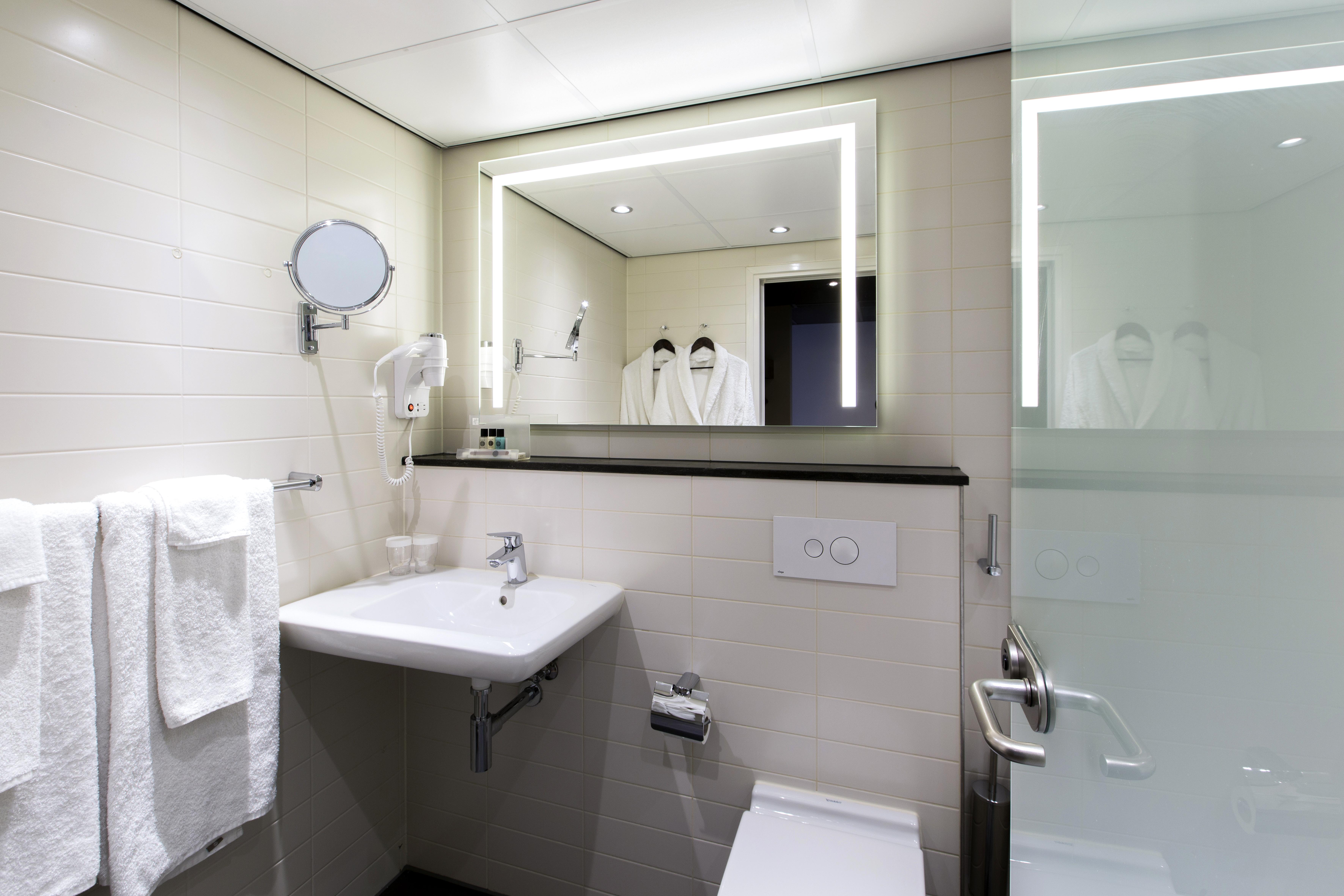 Holiday Inn Eindhoven Centre By Ihg Exterior foto