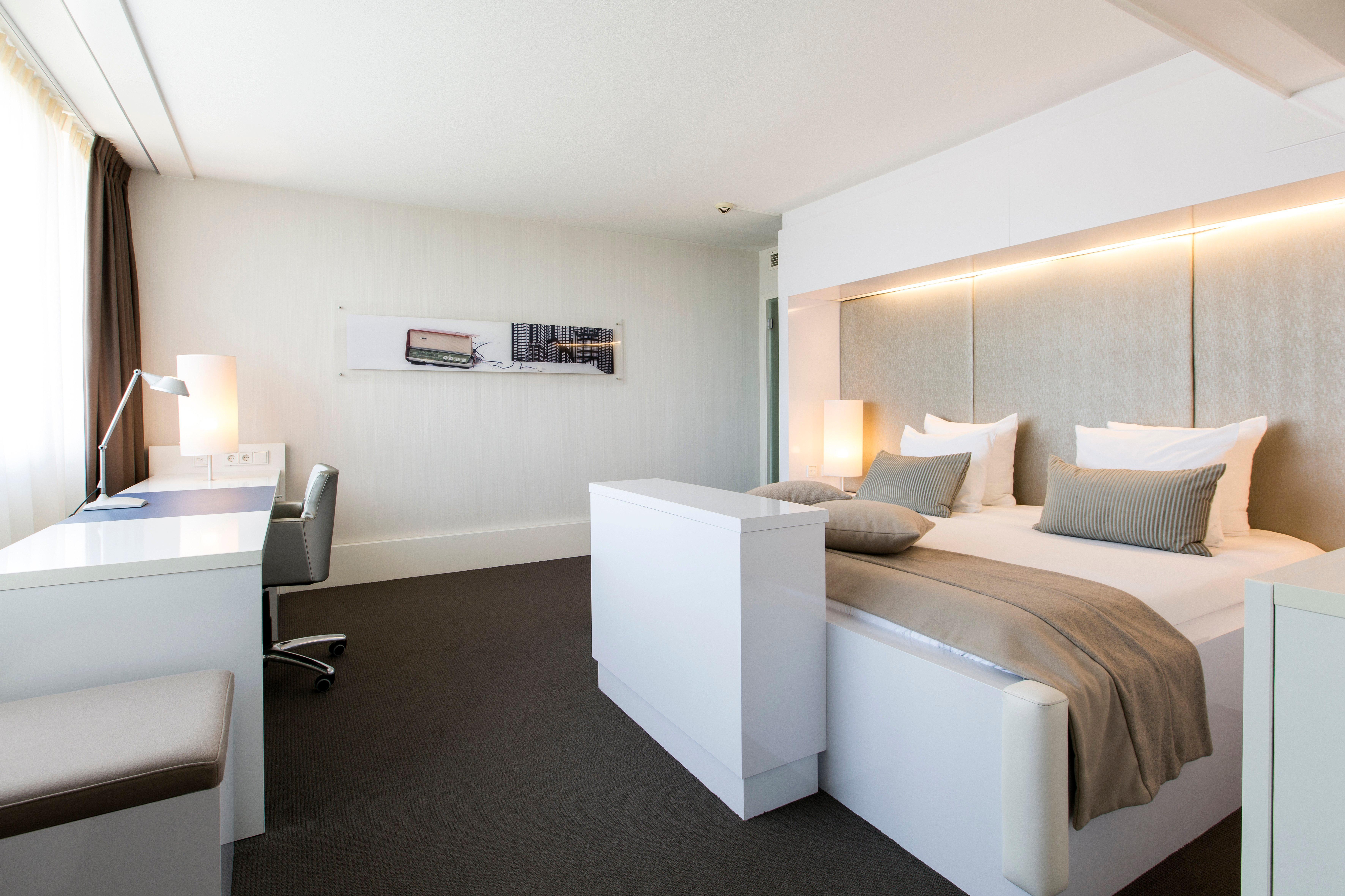 Holiday Inn Eindhoven Centre By Ihg Exterior foto
