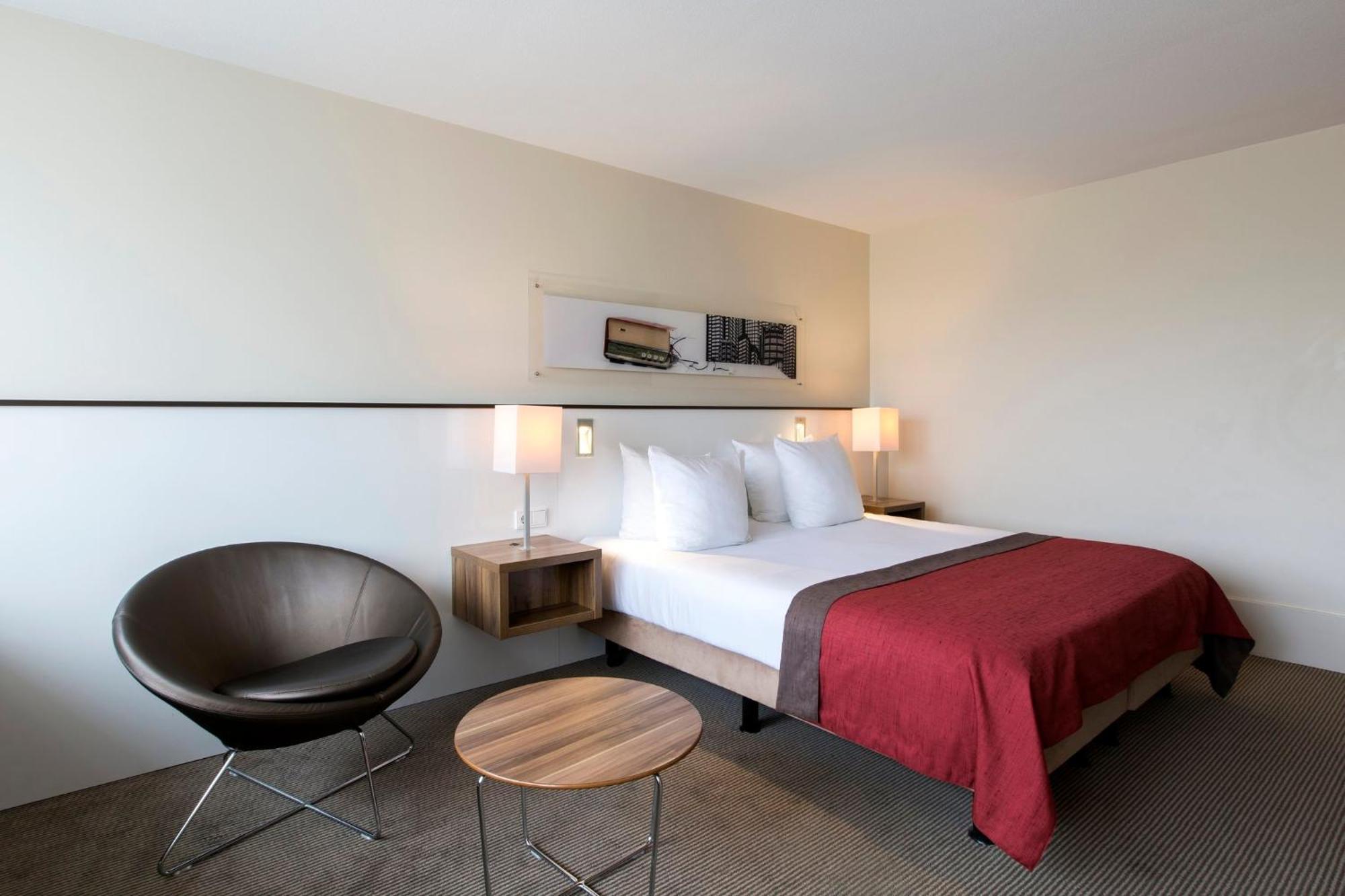Holiday Inn Eindhoven Centre By Ihg Exterior foto