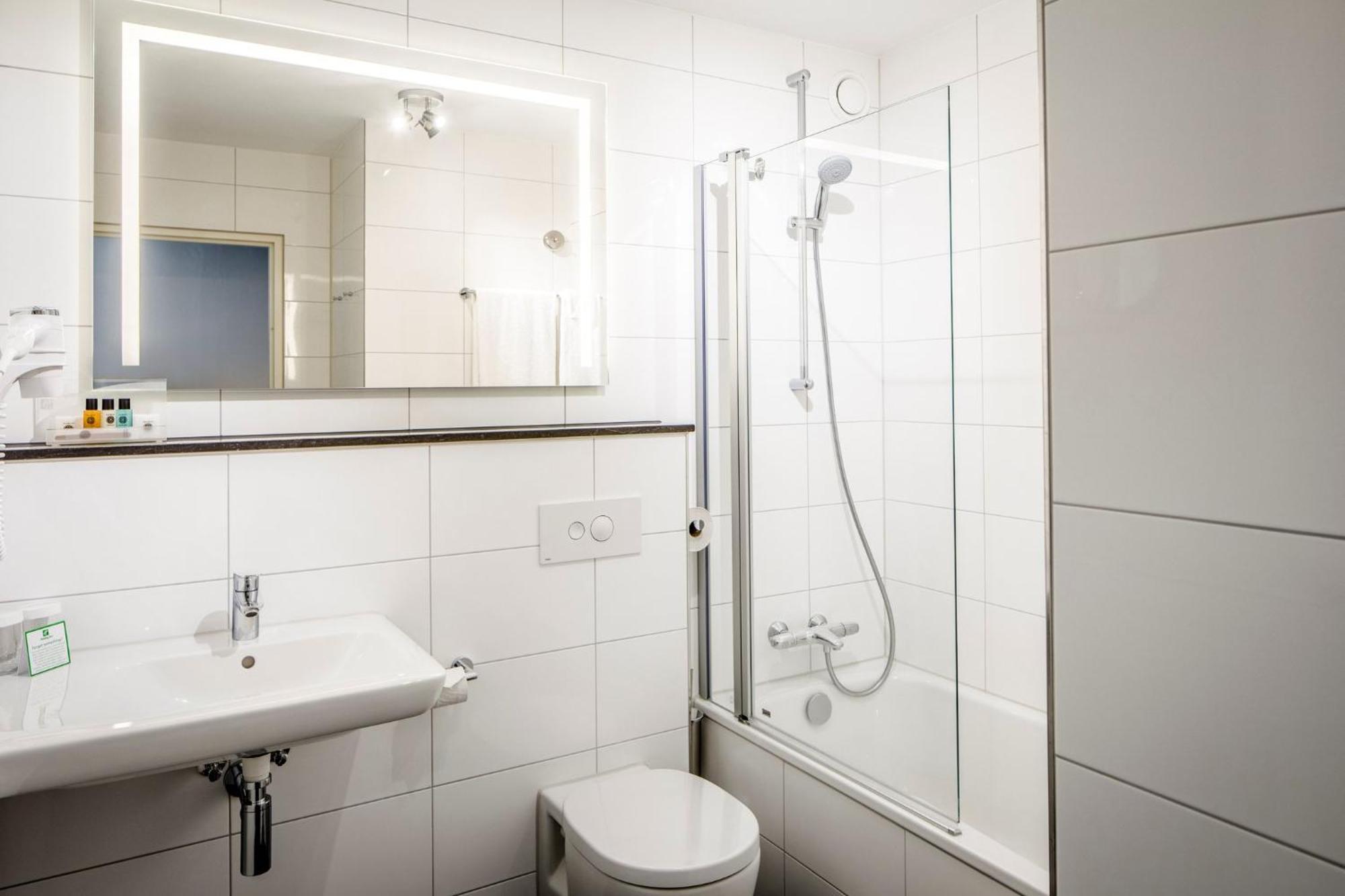 Holiday Inn Eindhoven Centre By Ihg Exterior foto