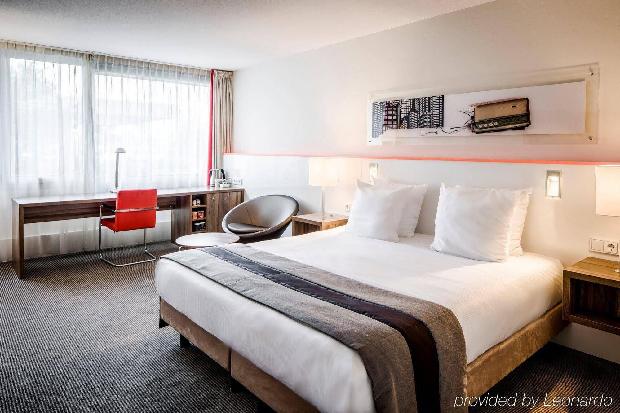 Holiday Inn Eindhoven Centre By Ihg Exterior foto
